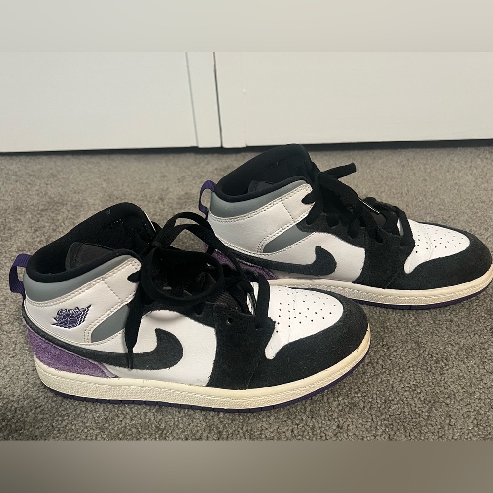 Youth Jordan 1 Mid SE Platinum Tint and Volt Sneakers